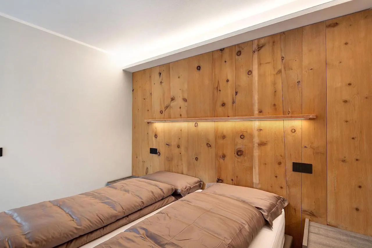 Wood Mountain Planet Suite House 利维尼奥 公寓